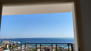 Sea view apartment , in city center front of the sea F 10